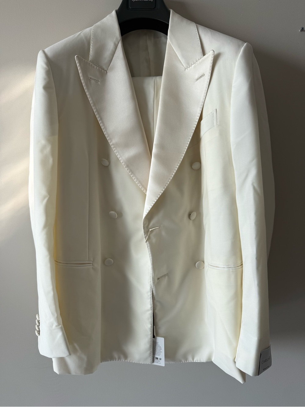 CARUSO Full Canvas Ivory Wool-Mohair Tuxedo
NORMA 42R (Eu 52) Made In Italy Suit